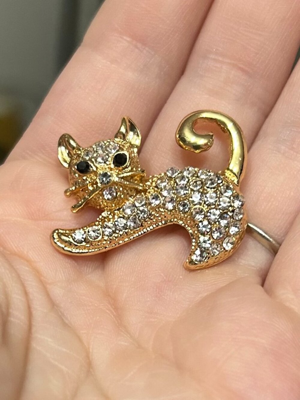Gold Tone Rhinestone Pave Stretch Cat Brooch Pin Black Eye Accents